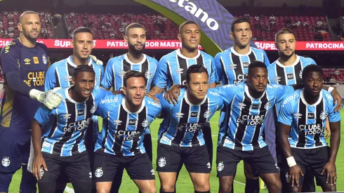 Jogadores do Gremio posam para foto antes na partida contra Sao Paulo no estadio Morumbi pelo campeonato Brasileiro A 2026. Foto: Jota Erre/AGIF
