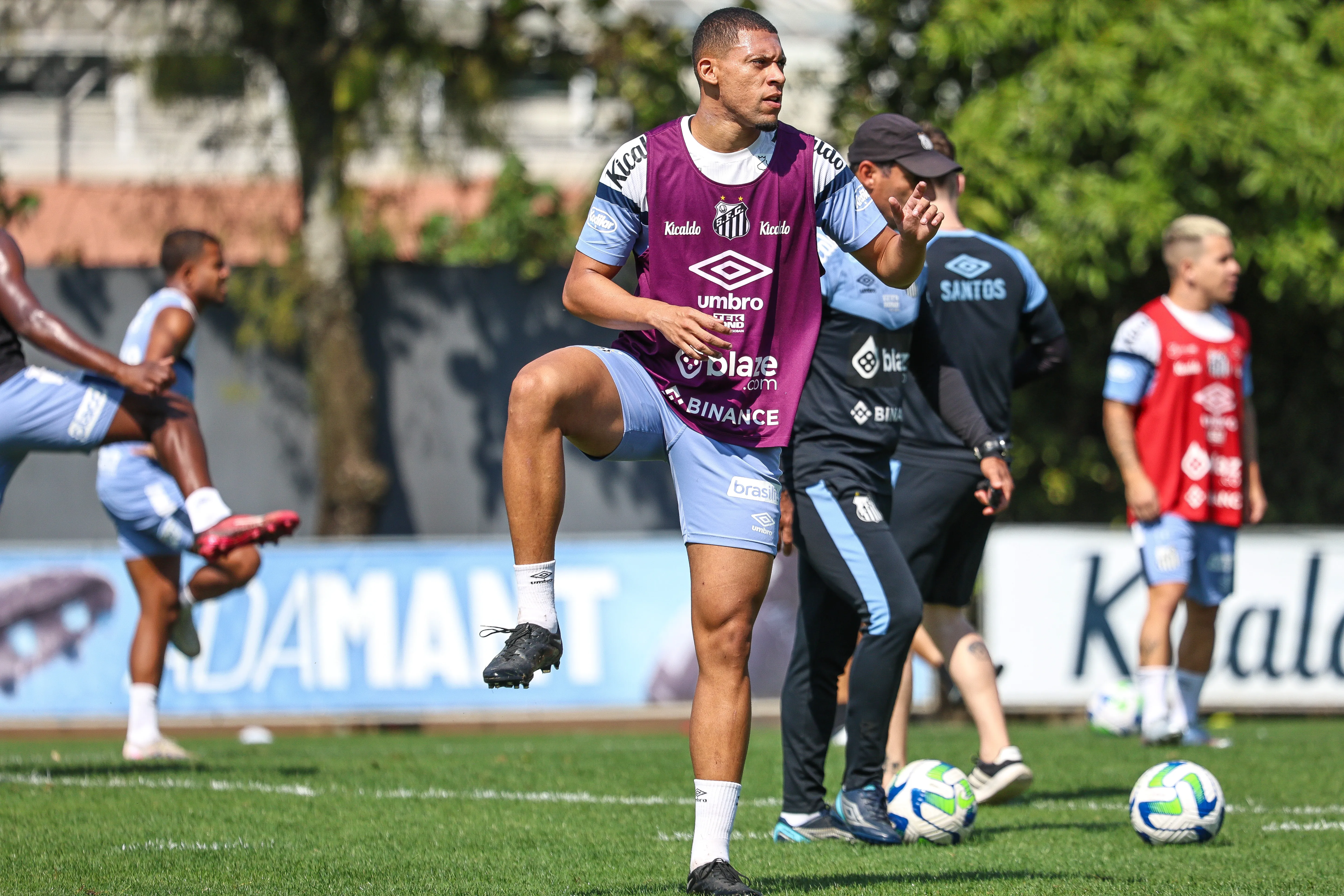 Alex Nascimento não está nos planos do Peixe. Foto: Fernanda Luz/AGIF