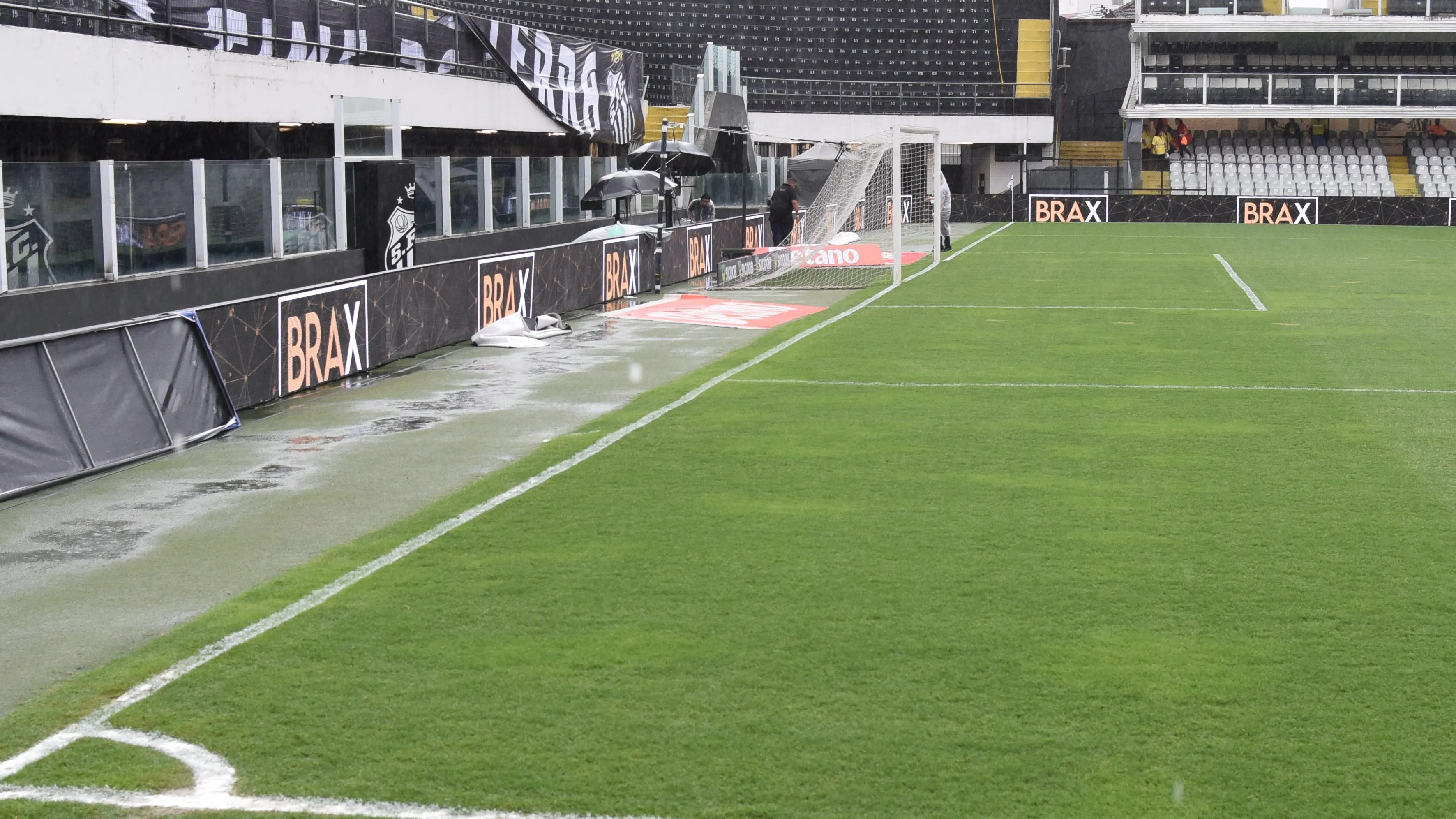 Vista geral do estadio Vila Belmiro para partida entre Santos e Vasco, apesar das chuvas que nao param, pelo campeonato Brasileiro A 2026. Foto: Jota Erre/AGIF