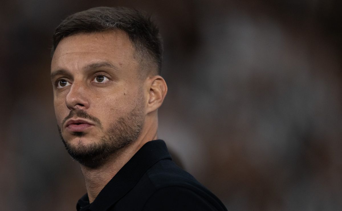 Botafogo monitora situação de Caio Roque, lateral destaque da Portuguesa-SP