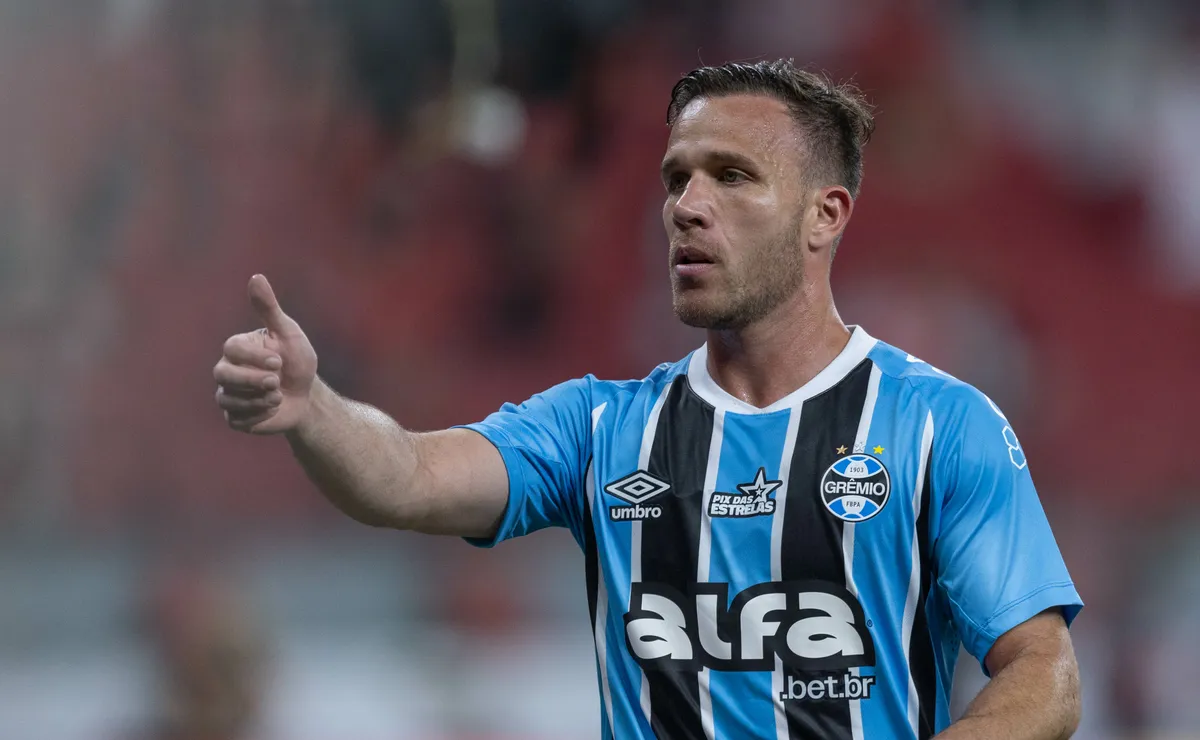 Arthur Contata Ídolo do Grêmio e Gesto Ganha Destaque Após Conquista do Gauchão