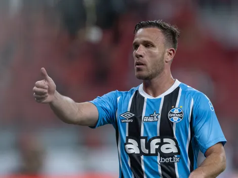 Arthur liga para ídolo do Grêmio antes da final contra o Inter