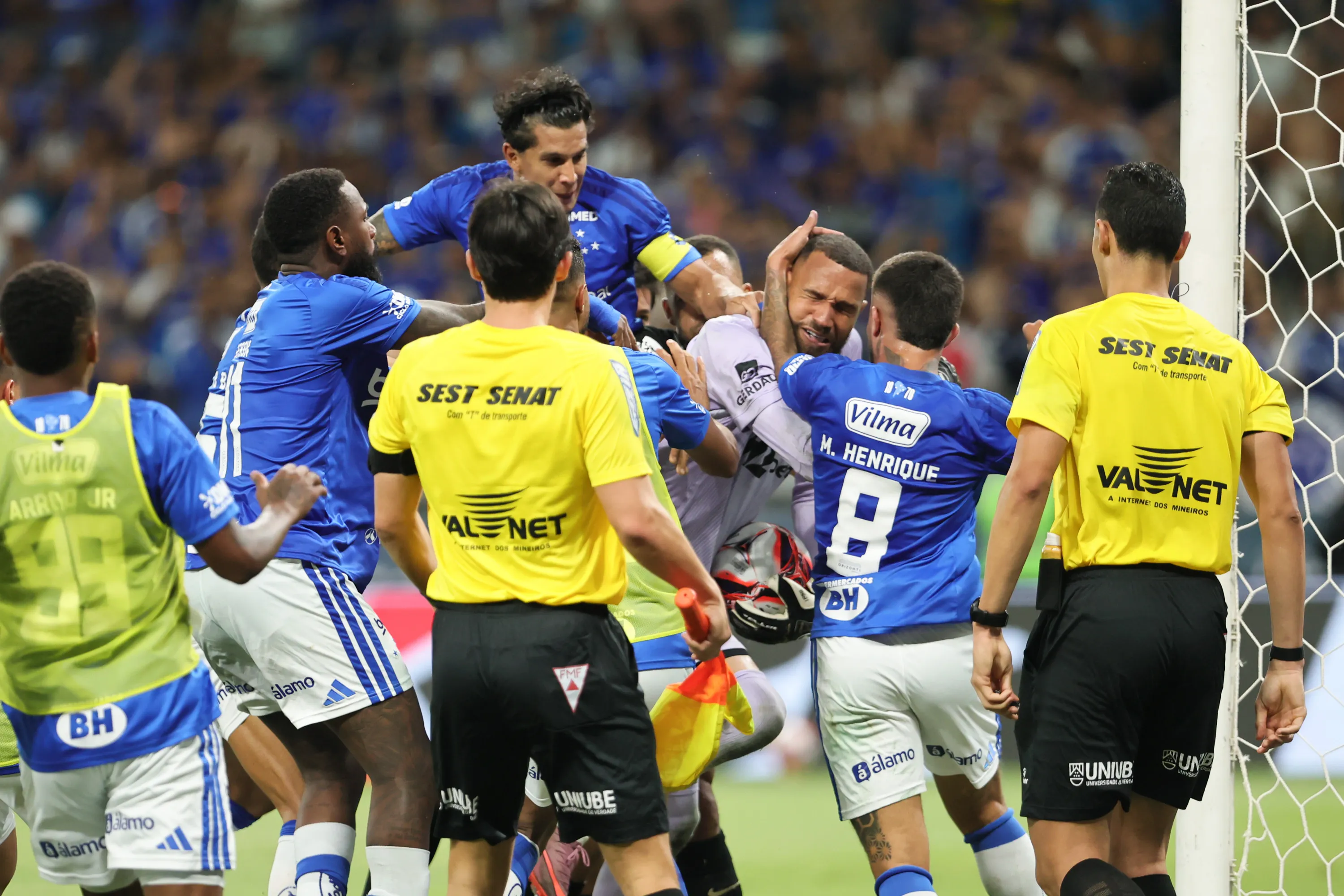 Cruzeiro x Atlético-MG em briga na final do Campeonato Mineiro