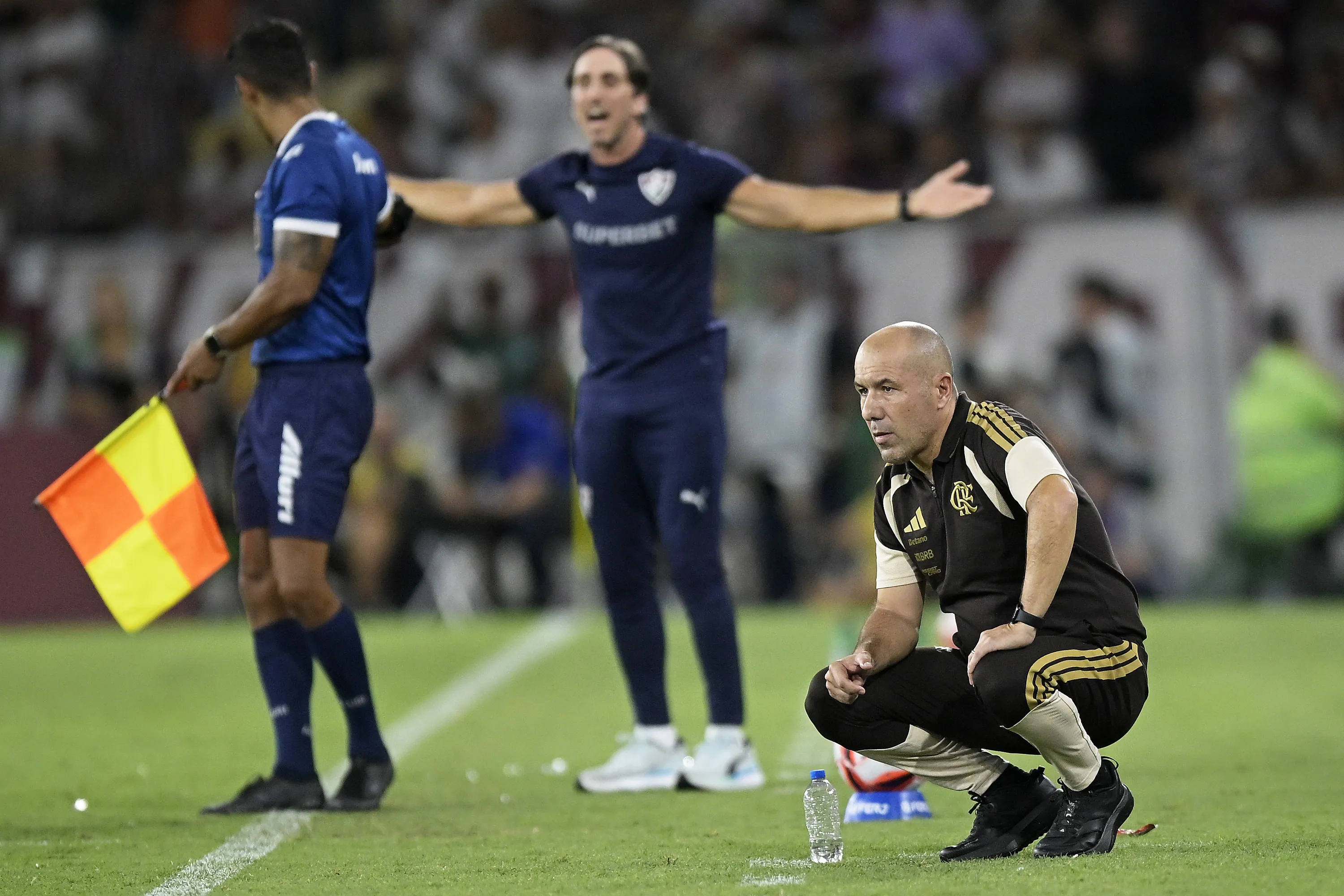 Leonardo Jardim técnico do Flamengo durante partida contra o Fluminense no estádio Maracanã pelo campeonato Carioca 2026. Foto: Alexandre Loureiro/AGIF