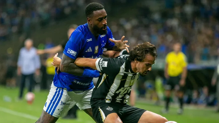 Gerson jogador do Cruzeiro durante partida contra o Atlético. Foto: Fernando Moreno/AGIF