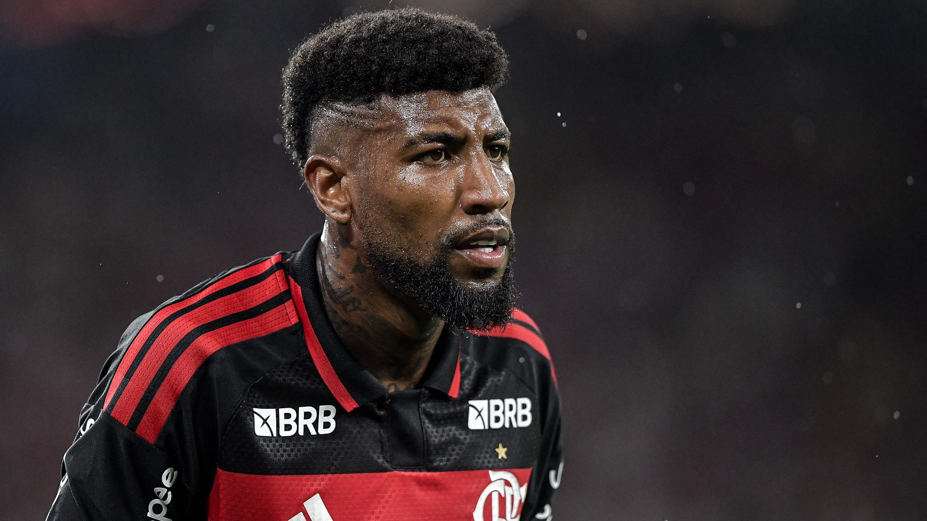 Emerson Royal, jogador do Flamengo, durante partida contra o Fluminense no estadio Maracana pelo campeonato Carioca 2026. Foto: Thiago Ribeiro/AGIF
