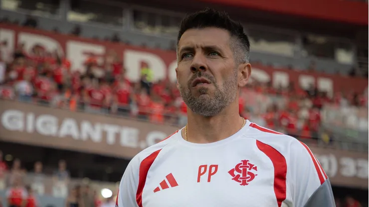 Paulo Pezzolano tecnico do Internacional durante partida contra o Gremio no estadio Beira-Rio pelo campeonato Gaucho 2026.