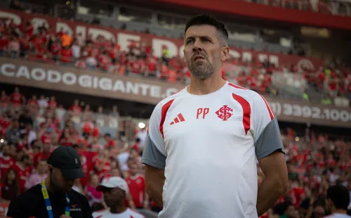 Paulo Pezzolano tecnico do Internacional durante partida contra o Gremio no estadio Beira-Rio pelo campeonato Gaucho 2026. Foto: Maxi Franzoi/AGIF