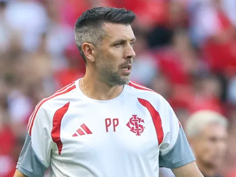 Pezzolano ironiza título do Grêmio contra o Internacional e critica arbitragem