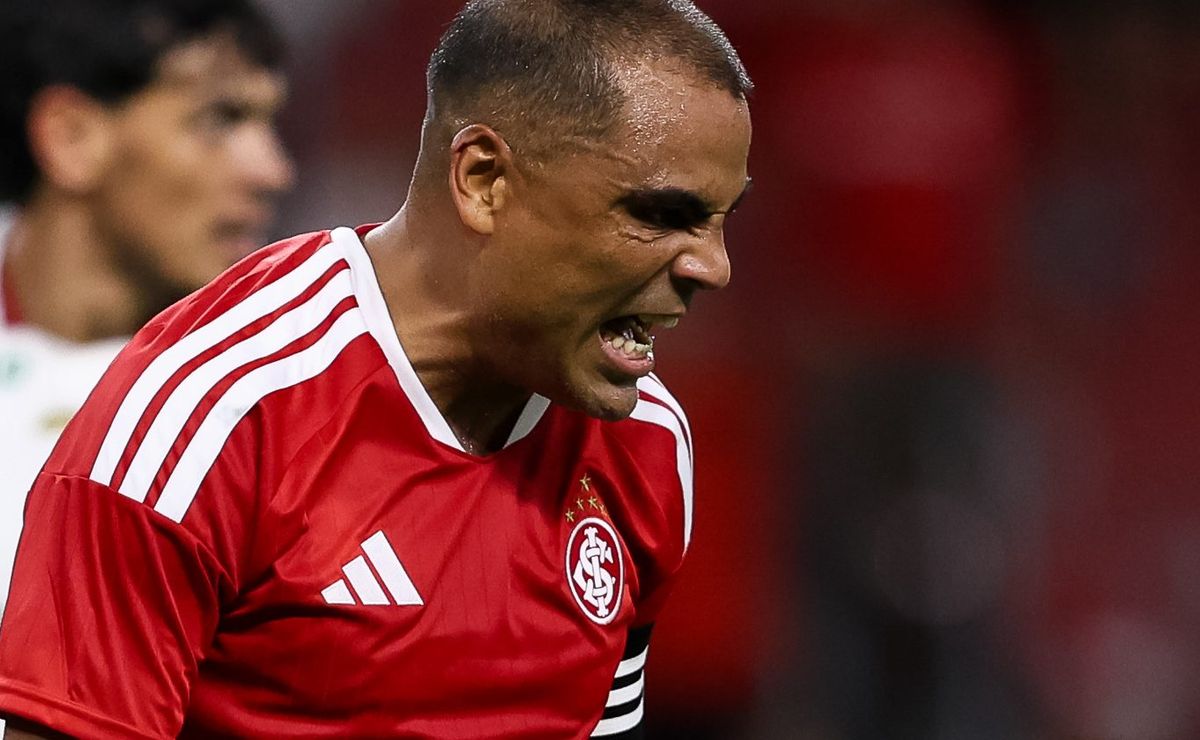 Mercado fica na bronca após título do Grêmio e sobe o tom: “Fomos roubados em casa”