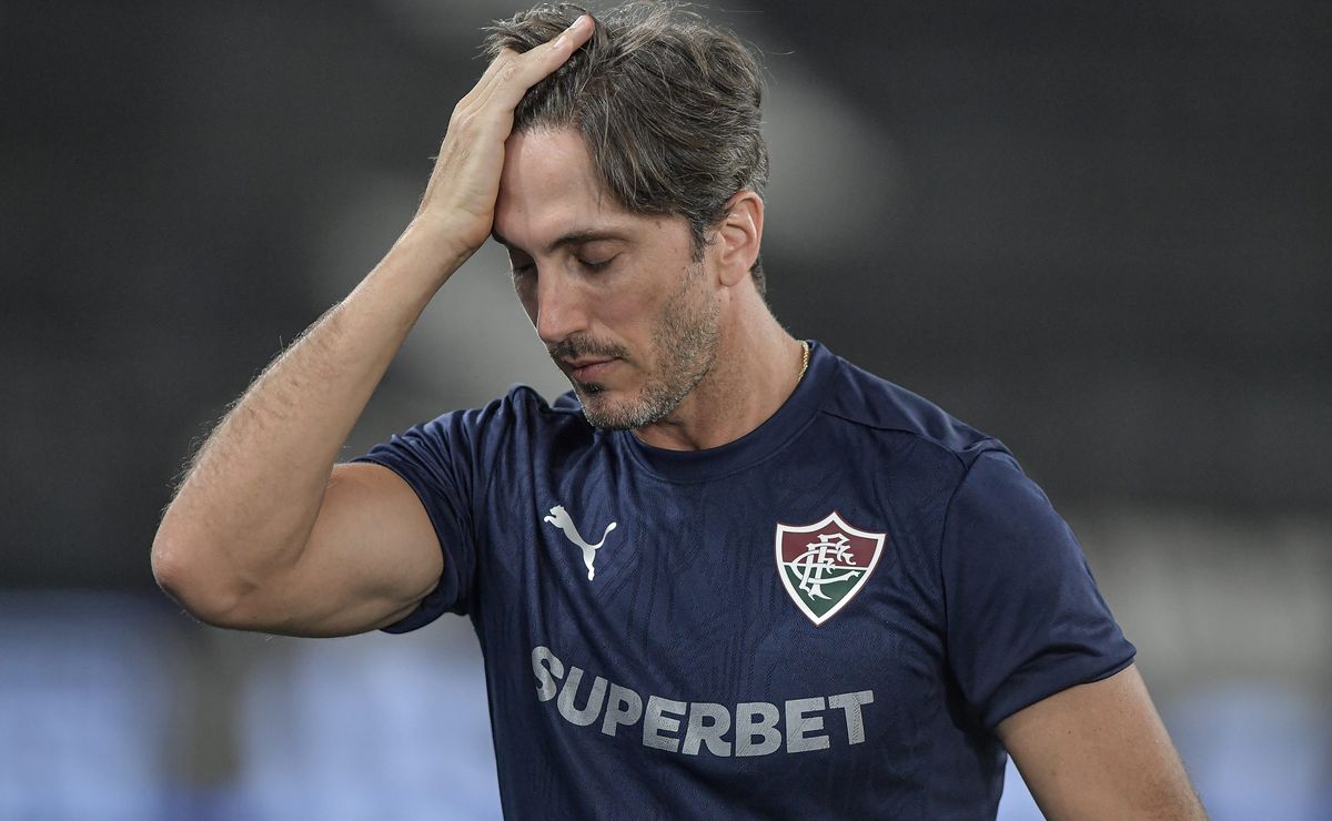 Erro de Zubeldía em Fluminense X Flamengo é detalhado por Roger Flores: “foi deixando ganhar corpo”