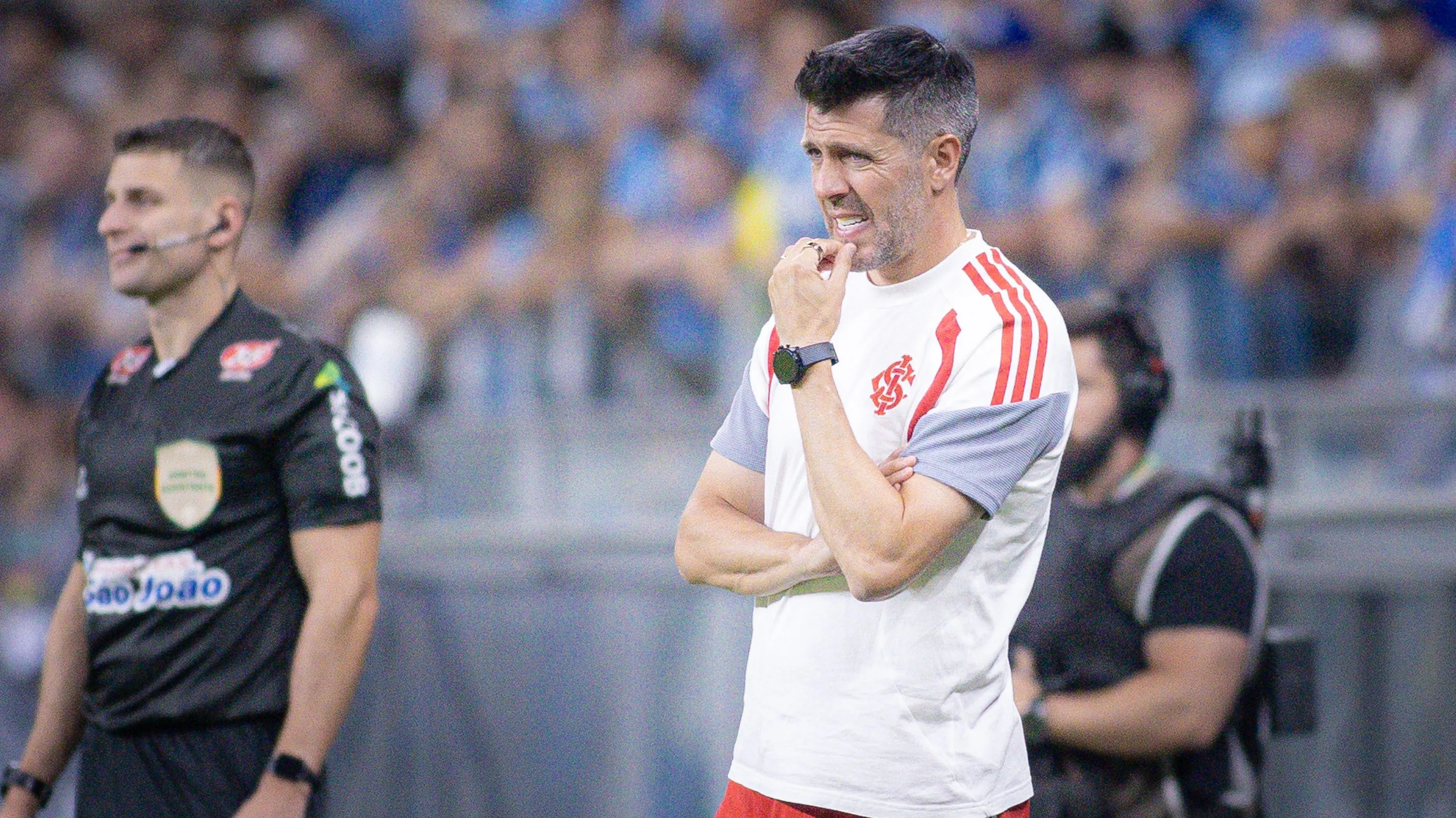 Pezzolano não se calou sobre arbitragem – Foto: Maxi Franzoi/AGIF