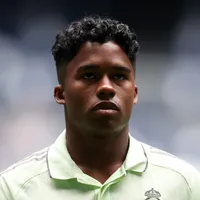 Endrick é vaiado por torcida e fica no banco do Lyon pela primera vez