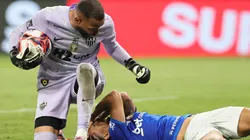 - Christian jogador do Cruzeiro disputa lance com Everson jogador do Atletico que gerou a briga generalizada ao final da partida no estadio Mineirao pelo campeonato Mineiro 2026.