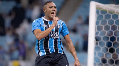 Carlos Vinícius é o destaque do Grêmio. Foto: Maxi Franzoi/AGIF