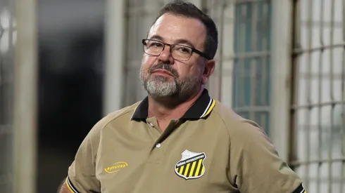 Treinador deu a sua opinião – Foto: Gilson Lobo/AGIF.