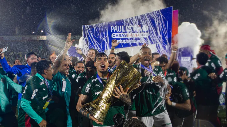 Jogadores do Palmeiras comemoram titulo de campeao apos partida contra o Novorizontino no estadio Jorge Ismael de Biasi pela decisao do campeonato Paulista 2026. Foto: Joisel Amaral/AGIF
