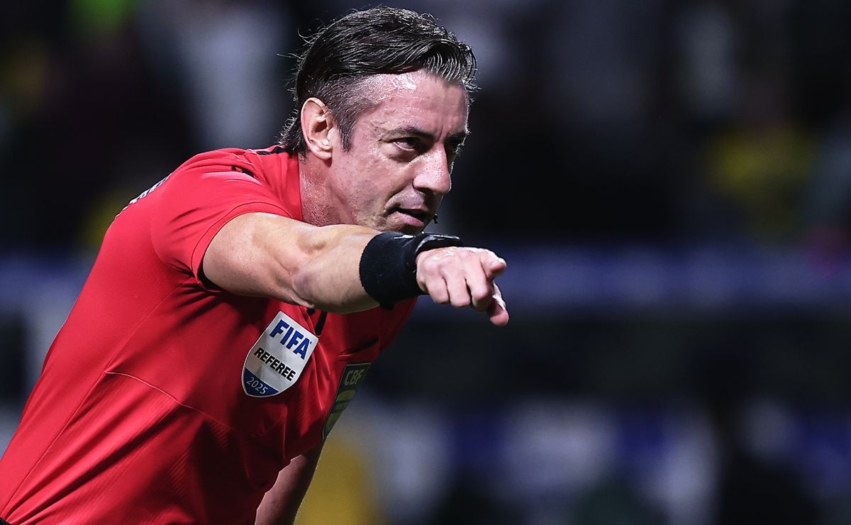 CBF confirma Raphael Claus como árbitro de Mirassol x Santos pelo Campeonato Brasileiro
