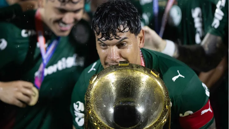 Título estadual em 2025 fez Gómez se isolar como maior campeão da história do Palmeiras, com 13 taças