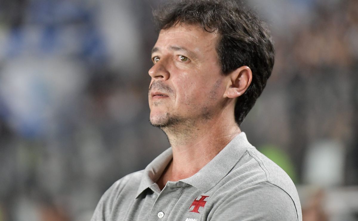 Fernando Diniz é sugerido ao São Paulo nos bastidores, mas diretoria prioriza Roger Machado