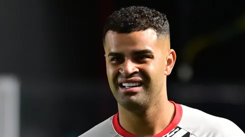 Alisson se manifesta sobre saída do treinador.