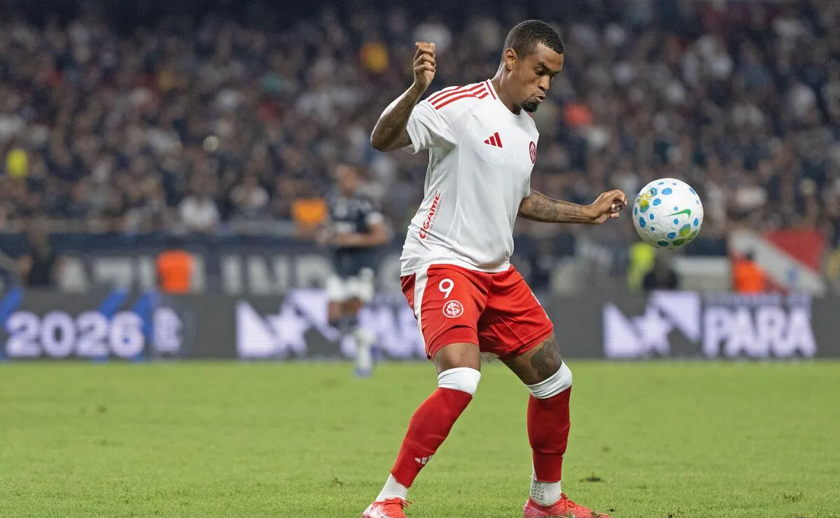 Após sentir dores em treino no Beira-Rio, Alerrandro vira dúvida do Inter contra o São Paulo