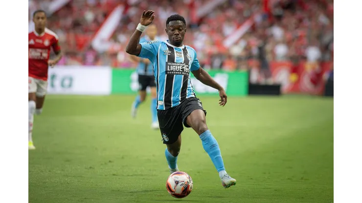 Francis Amuzu (Grêmio) durante jogo contra o Internacional, no dia 08.03.2026. Foto: Maxi Franzoi / Alamy