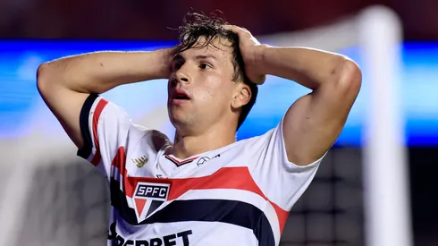 Tapia foi um dos mais irritados com decisões de Crespo na eliminação do SPFC para o Palmeiras