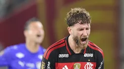 Léo Pereira em campo com a camisa do Fla.