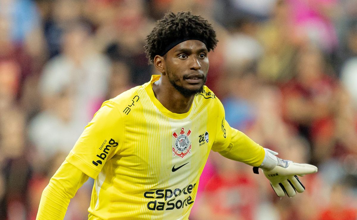 Hugo Souza será observado por Taffarel e comissão da Seleção Brasileira em Santos x Corinthians