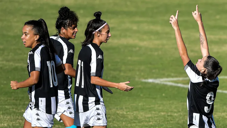 Jogadoras do Botafogo. Foto: Thiago Ribeiro/AGIF