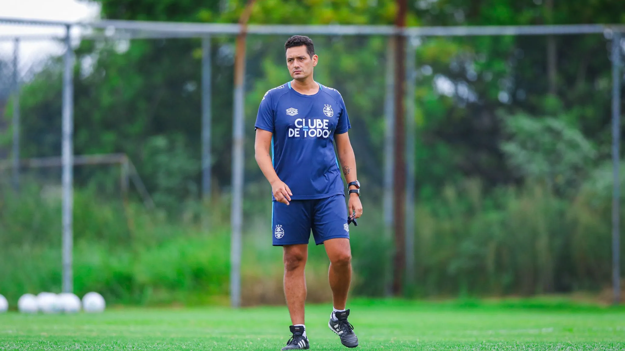 Treinador Cyro Leães no Complexo Esportivo da Ulbra