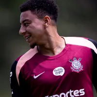 Jesse Lingard se destaca em treinamento pelo Corinthians
