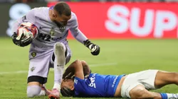 Christian jogador do Cruzeiro disputa lance com Everson jogador do Atletico que gerou a briga generalizada ao final da partida no estadio Mineirao pelo campeonato Mineiro 2026.