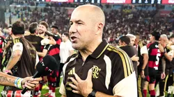 Leonardo Jardim tem conversado bastante com os jogadores. Foto: Gilvan de Souza/Flamengo