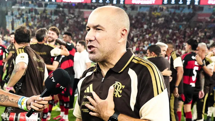 Leonardo Jardim tem conversado bastante com os jogadores. Foto: Gilvan de Souza/Flamengo