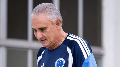 Tite técnico do Cruzeiro durante treinamento na Toca da Raposa