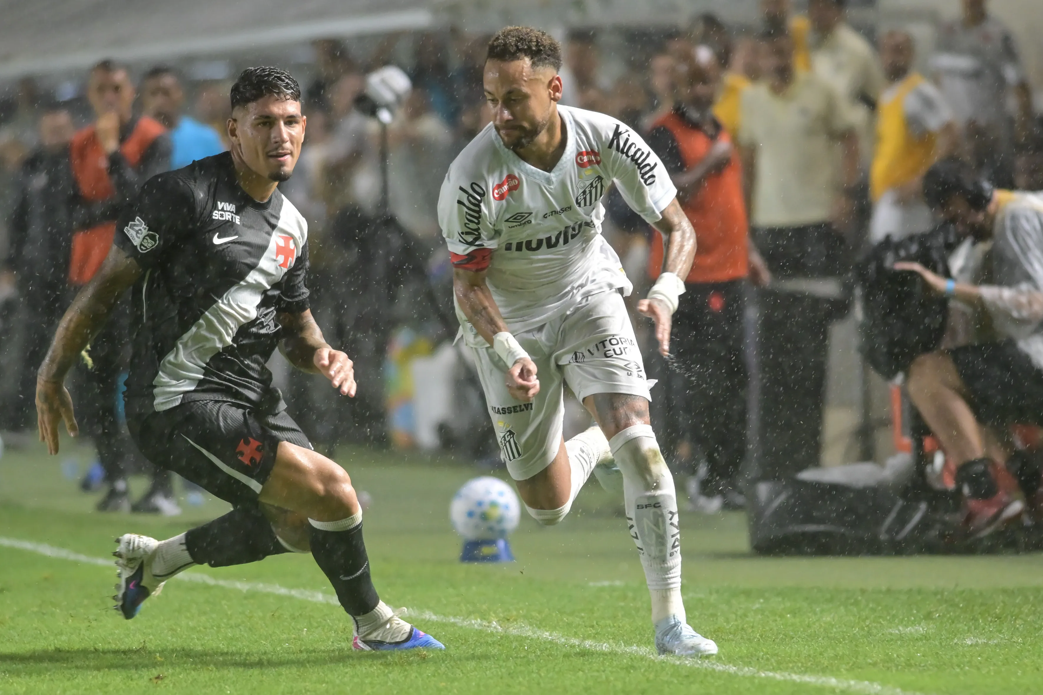 Santos vem de vitória sobre o Vasco no Brasileirão. Foto: Jota Erre/AGIF