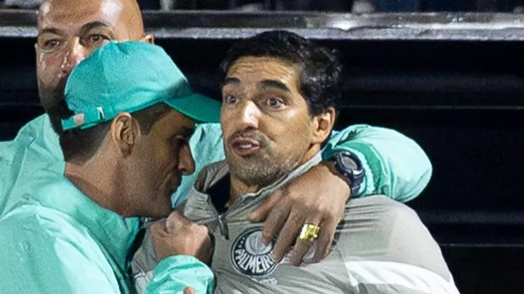 Abel foi mantido mesmo após "crise" do Palmeiras.