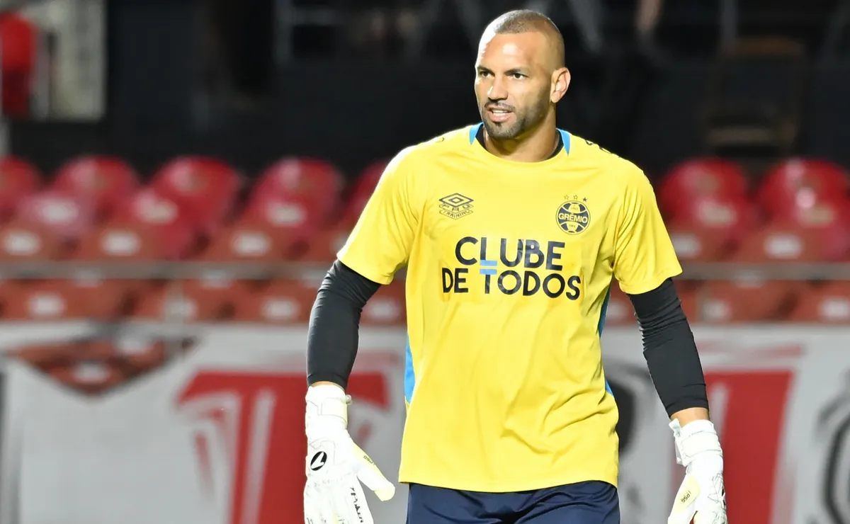Weverton celebra título do Gauchão com o Grêmio e analisa estreia em Grenal: Desempenho aquém do ideal