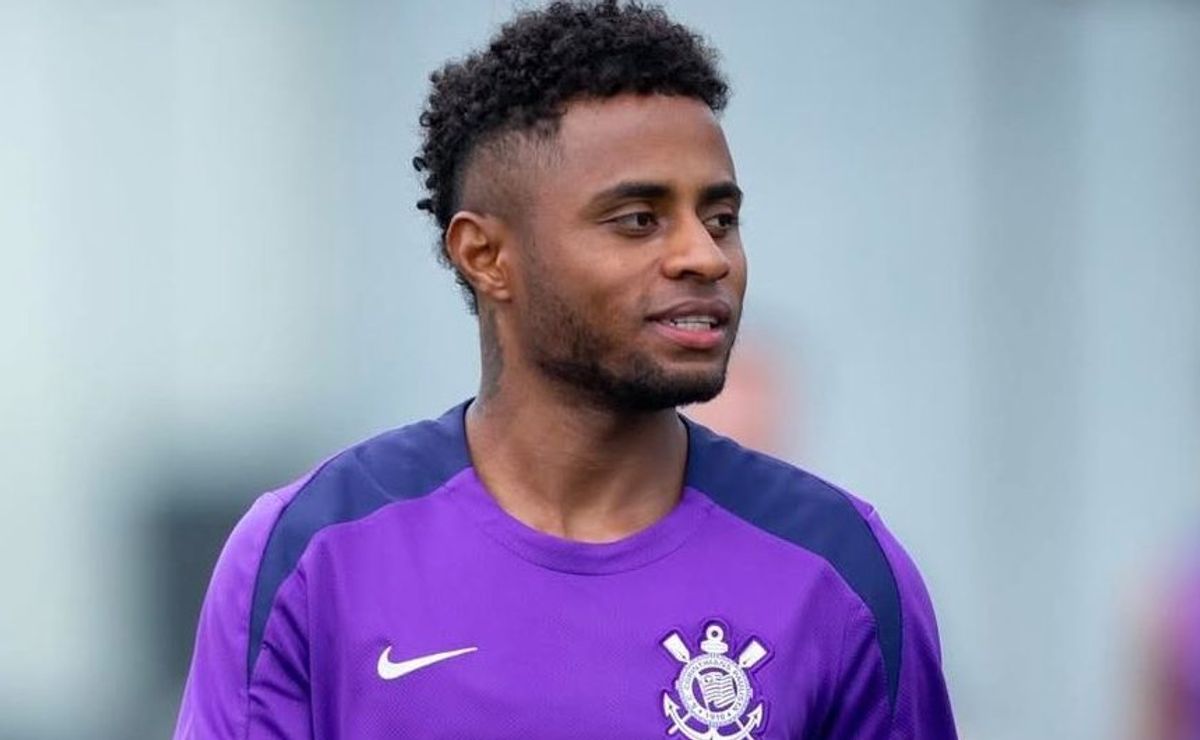 Diego Palacios, emprestado pelo Corinthians, não consegue jogar e completa 1 mês sem entrar em campo