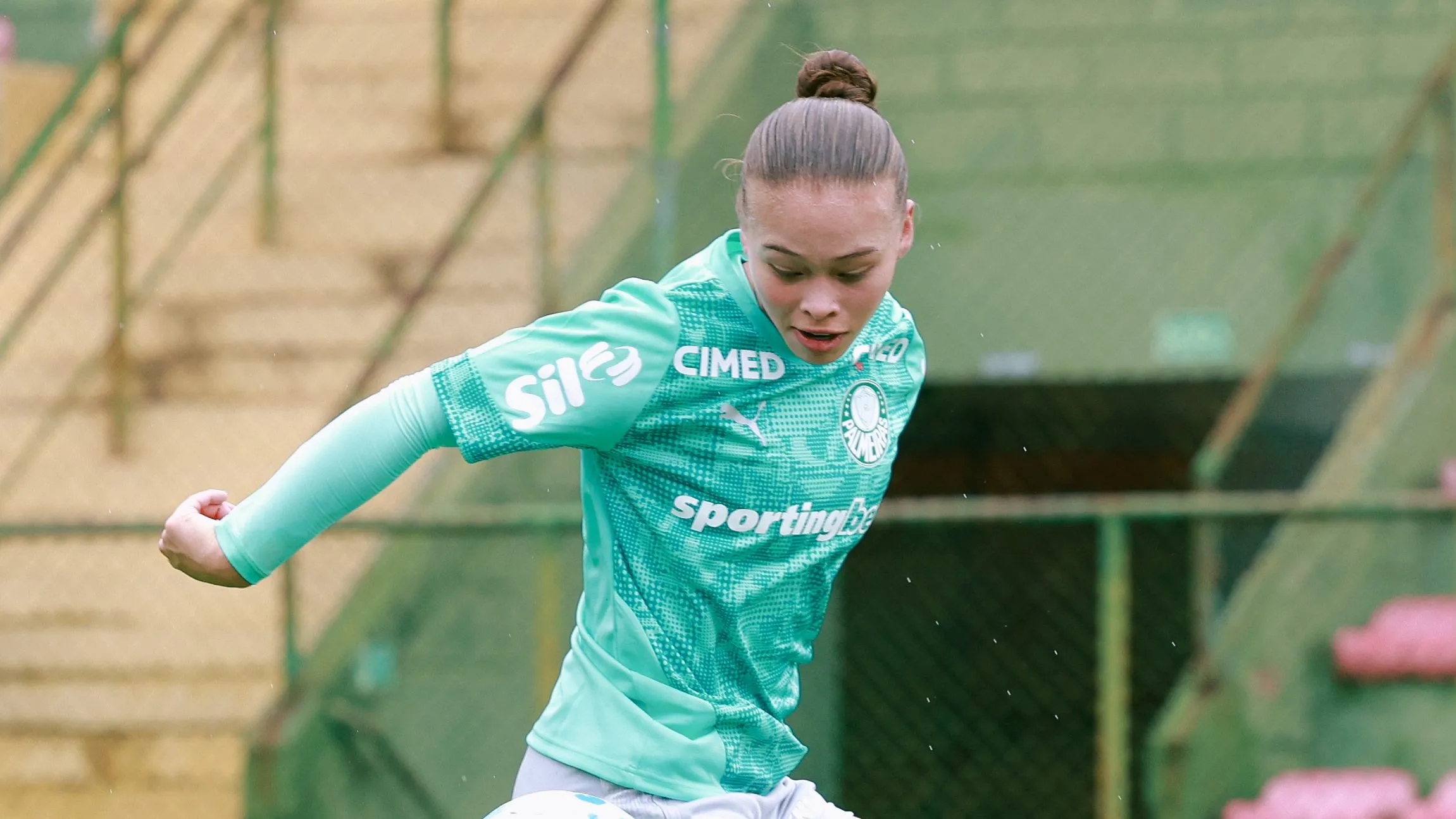 Ana Guzman, jogadora do Palmeiras, em treino