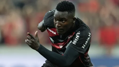 Atacante tem o futuro incerto – Foto: Hedeson Alves/AGIF.