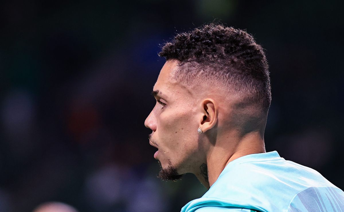 Paulinho tem retorno adiado mais uma vez no Palmeiras e pode voltar só em maio, revela PVC