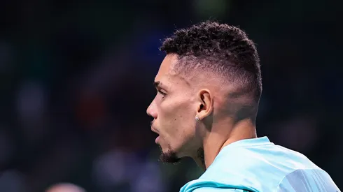 Paulinho em campo com a camisa do Verdão.
