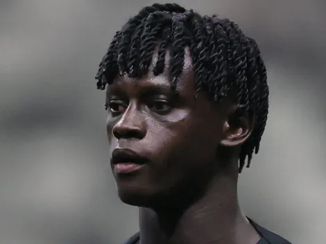 Cissé agradece apoio da torcida atleticana após lesão no clássico