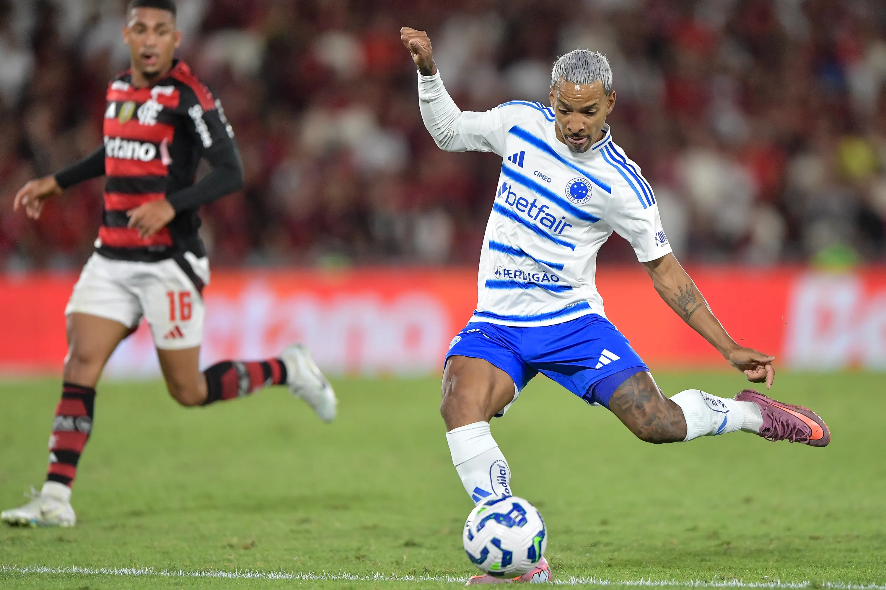 Flamengo x Cruzeiro, no Brasileirão 2025. Foto: Thiago Ribeiro/AGIF