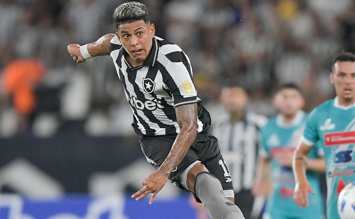 Matheus Martins comenta adaptação como centroavante no Botafogo e projeta mais protagonismo no ataque