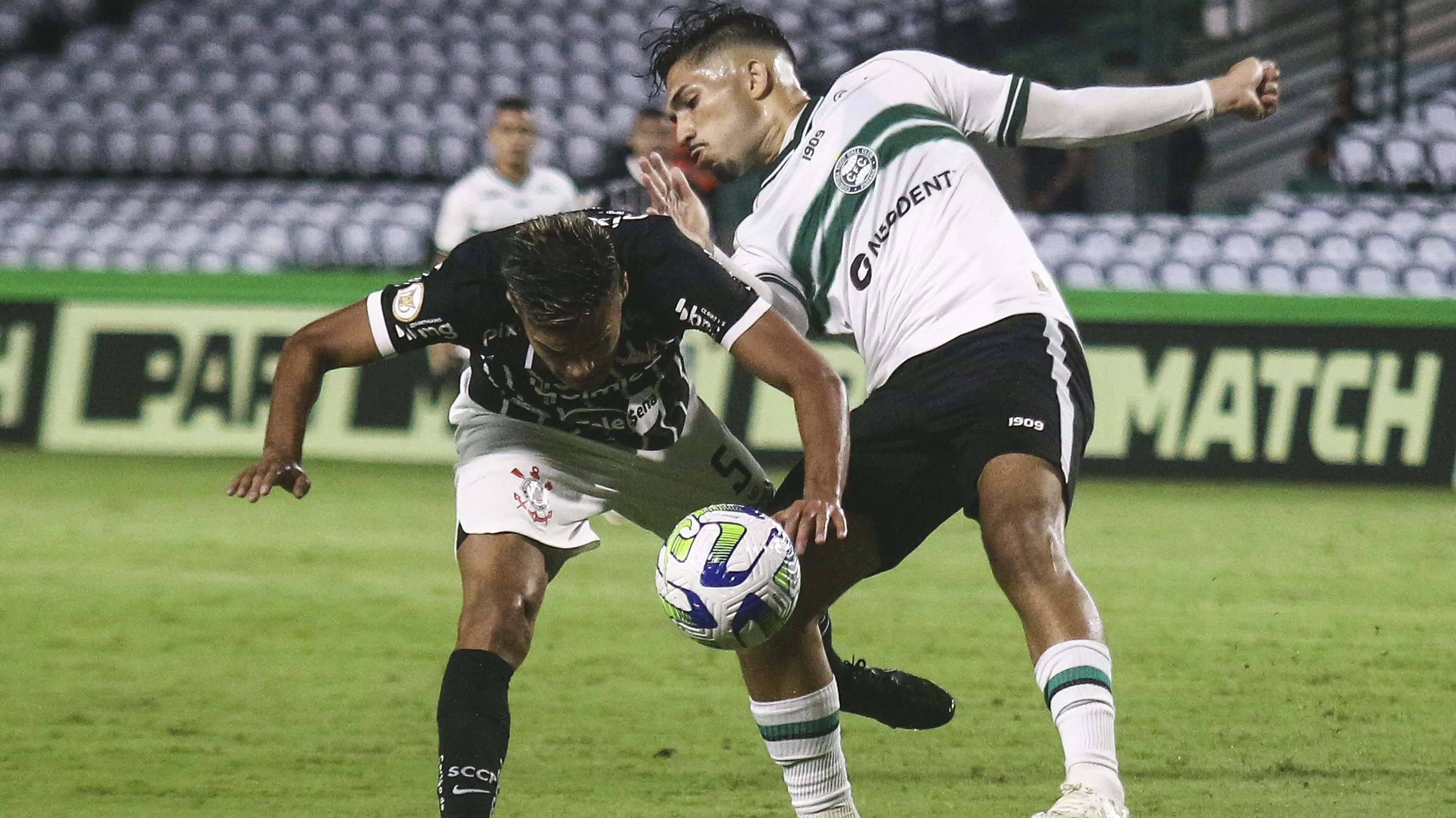 Corinthians x Coritiba. Foto: Gabriel Machado/AGIF