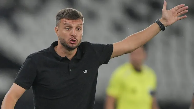 Martín Anselmí, técnico do Botafogo, no confronto diante do Barcelona de Guayaquil